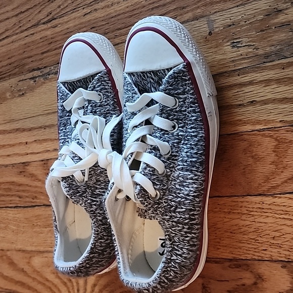 Converse sneakers. - Picture 2 of 6
